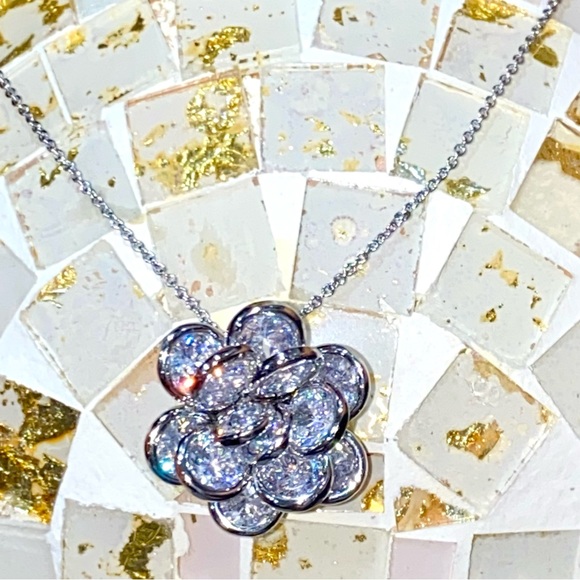 Kate Spade Rosette 3D Geometric Rhinestone Flower Cluster Pendant Necklace - Picture 10 of 16